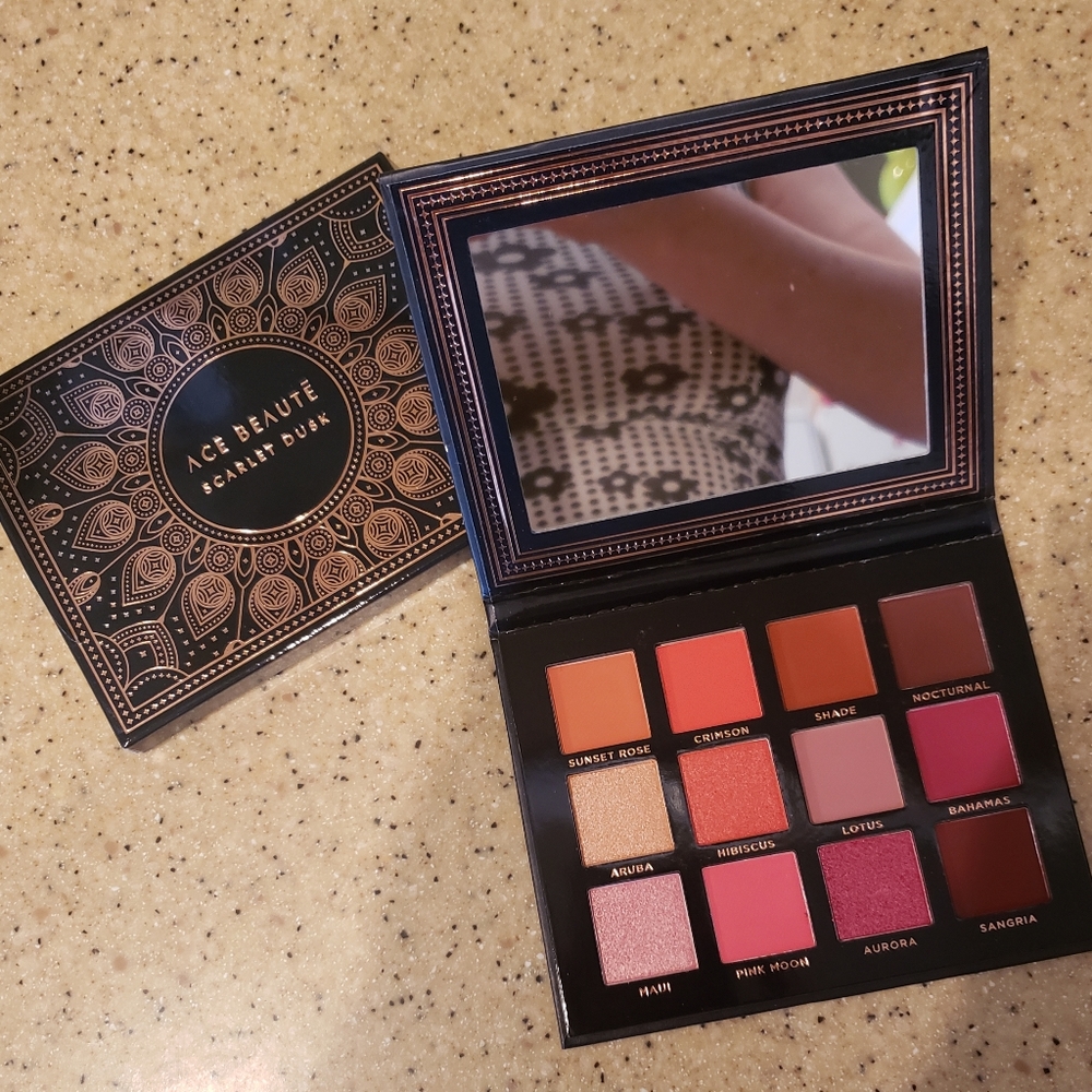 NWT Ace Beaute Scarlet Dusk Palette
